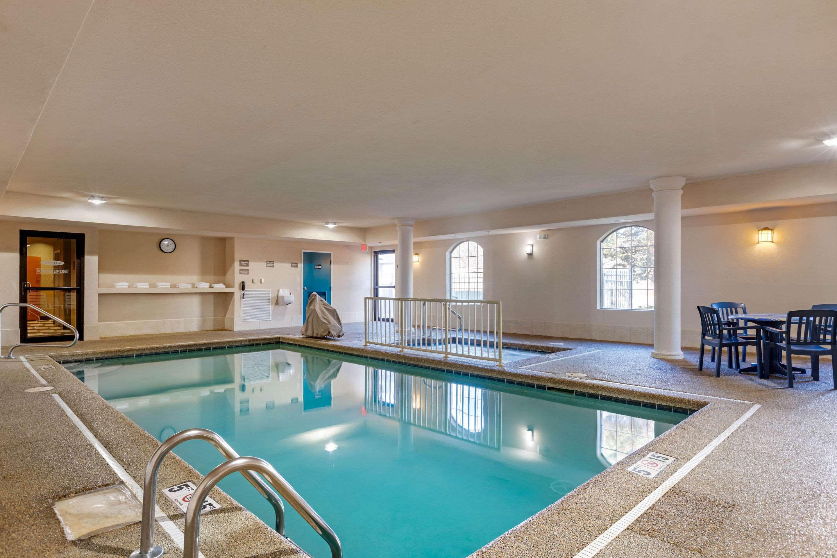 Comfort Suites Stevensville - St Joseph Ngoại thất bức ảnh